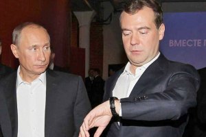 Путин и Медведев встретят Новый год дома 