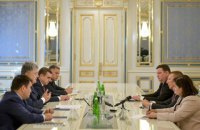 Порошенко и глава МИД Латвии обсудили размещение миротворцев ООН на Донбассе