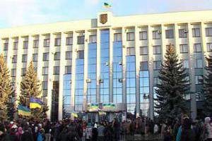 Митингующие захватили Ровенскую ОГА