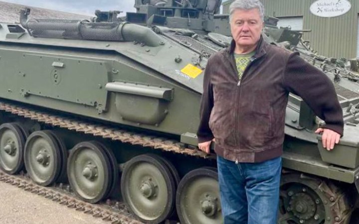 Порошенко купив у Британії партію бронемашин Spartan