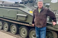 Порошенко купив у Британії партію бронемашин Spartan