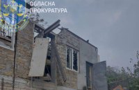Під час нічної дронової атаки в Херсоні постраждала 50-річна жінка