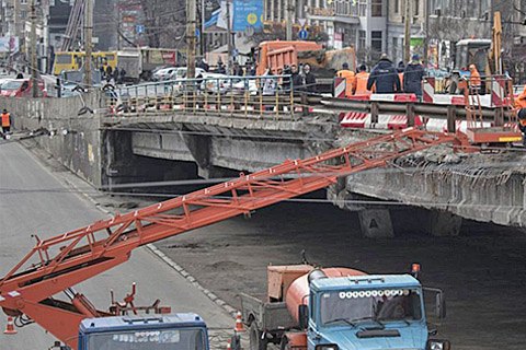 Путепровод на "Нивках" в Киеве закрыли на ремонт