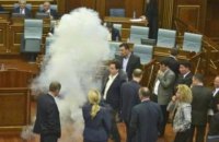 В здании парламента Косово депутаты распылили слезоточивый газ 