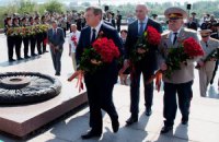 20 тысяч днепропетровцев прошли колонной с портретами дедов в руках