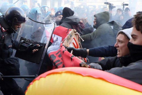 В Италии прошли многотысячные акции праворадикалов и антифашистов