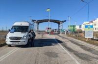 До админграницы с Крымом с сегодняшнего дня начали курсировать специальные автобусы для перевозки людей