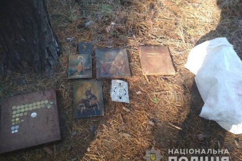 В Харьковской области мужчина украл из храма девять икон