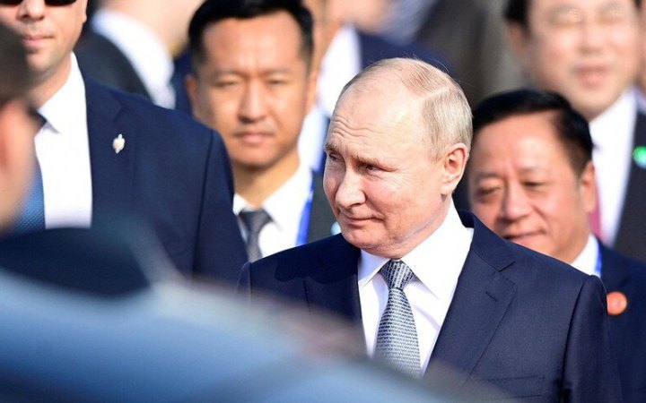 Сі зустрів Путіна з військовим оркестром і пишною церемонією