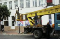 К приезду Януковича в Каменец-Подольском срочно высадили цветы