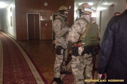 Прокуратура провела обыск в Волынском облсовете из-за янтаря