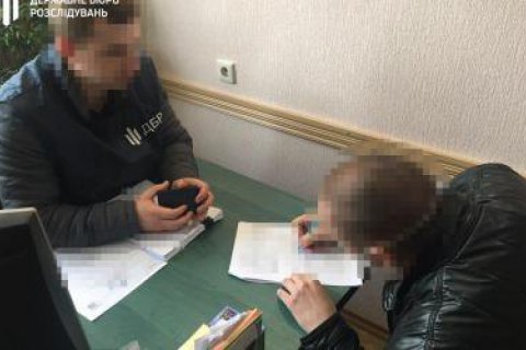 ГБР сообщило подозрение правоохранителю, который избил свою мать и пытался за взятку избежать ответственности 
