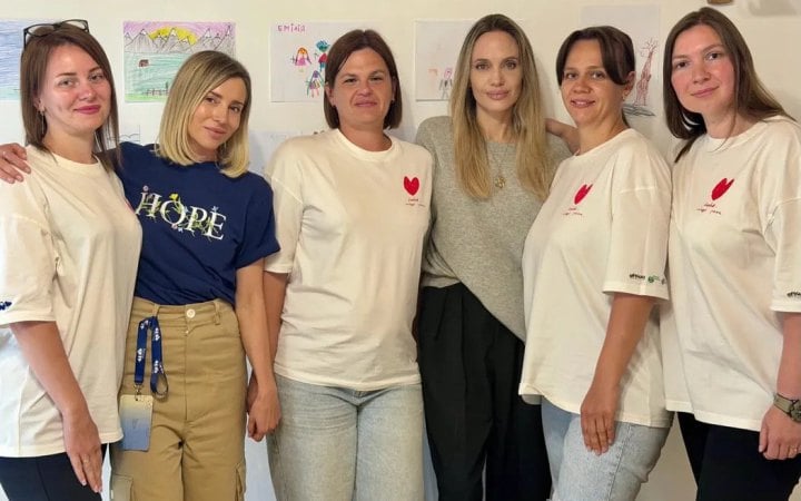 ​Анджеліна Джолі розповіла про поїздку Україною: побувала у підземних школах Харкова та зустрілася з родинами полонених