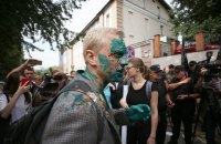 Полиция задержала мужчину, который облил Шабунина зеленкой
