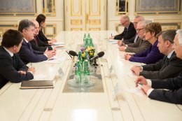 У полоні у бойовиків залишається понад 600 українців, - Порошенко