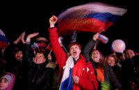 Янукович: решение о "референдуме" в Крыму было принято под влиянием российских военных