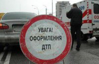В Киеве дерево упало на автомобиль, погиб 5-летний ребенок