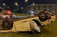 В Киеве на Гагарина перевернулся автомобиль, одна пассажирка погибла, а водитель скрылся