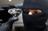 В поселке Емильчино ограбили ювелирный магазин на 2 млн гривен