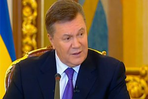 Янукович подписал закон об освобождении активистов Евромайдана 