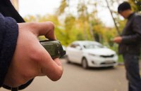 Киевские полицейские продали автомобильному вору кодграббер