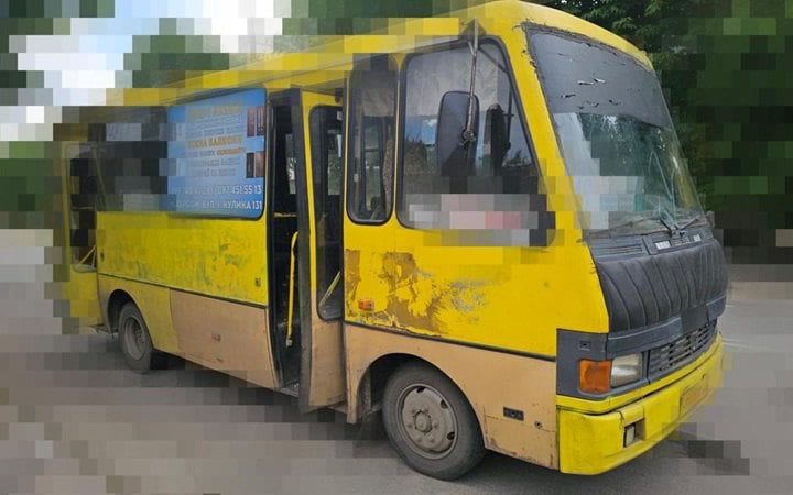 Росіяни знову атакували маршрутку в Херсоні: є загиблий і поранені