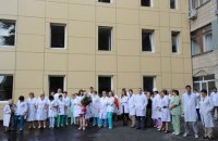 Дірки у бюджеті закривають звільненнями лікарів