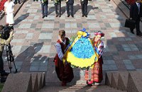 Пенсионерку за ленточку посадили на 10 суток к проституткам и наркоманам