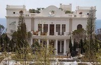 В интернет попали фотографии крымского особняка Медведчука