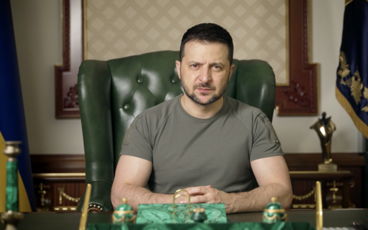Ніде на фронті не пасуємо перед ворогом, на визначених ділянках готуємо майбутні успіхи, - Зеленський
