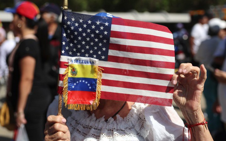 США відновлюють роботу посольства у Венесуелі після семи років закриття