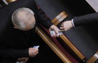 Рада приняла изменения в регламент об изъятии карточек депутатов 