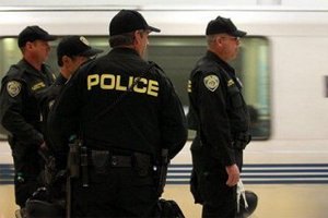 Британская полиция допрашивает подозреваемых в терроризме