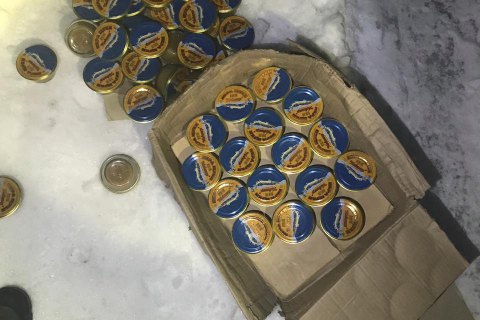Украинец пытался незаконно перевезти 250 кг красной икры из РФ в Украину