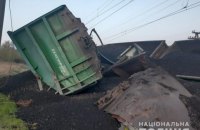 В Кривом Роге с рельсов сошли 14 вагонов грузового поезда