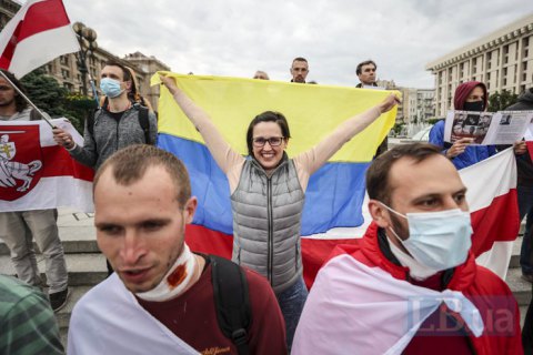 За останні дев'ять місяців посвідки на постійне проживання в Україні отримали 662 громадянина Білорусі