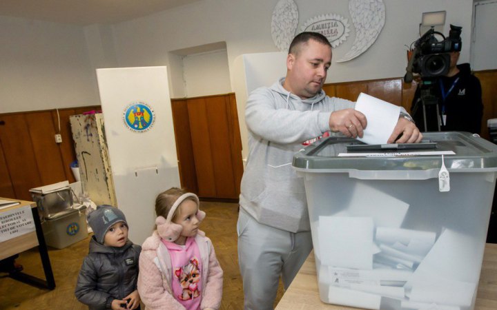 ​На виборах у Молдові майже половину голосів здобула проєвропейська партія Санду