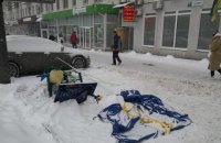 В Киеве напали на агитационные палатки «Народного фронта» 