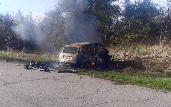 Росіяни обстріляли авто в передмісті Херсона. Загинув чоловік, поранено жінку та двомісячну дитину 