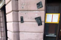 Житель Одессы, насмотревшись "Джокера", разбил памятную доску погибшему проукраинскому активисту