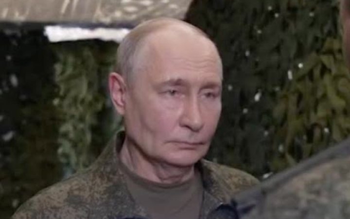 З Путіним на тлі намальованого підводного човна: у ЦПД розповіли як росіяни святкували день ВМФ 