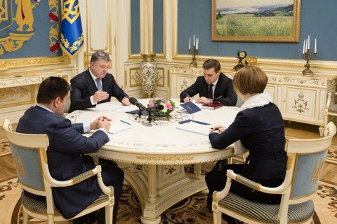 Порошенко: суд ООН признал Россию стороной Минских договоренностей, а не посредником