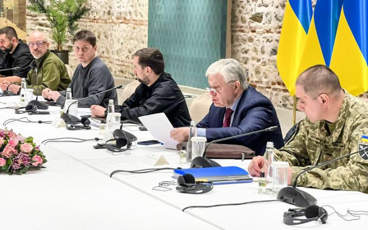 "Мы уже начинаем обсуждать Крым, ни о каких 15 годах речь не идет", – переговорщик от Украины Умеров