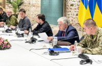 "Мы уже начинаем обсуждать Крым, ни о каких 15 годах речь не идет", – переговорщик от Украины Умеров