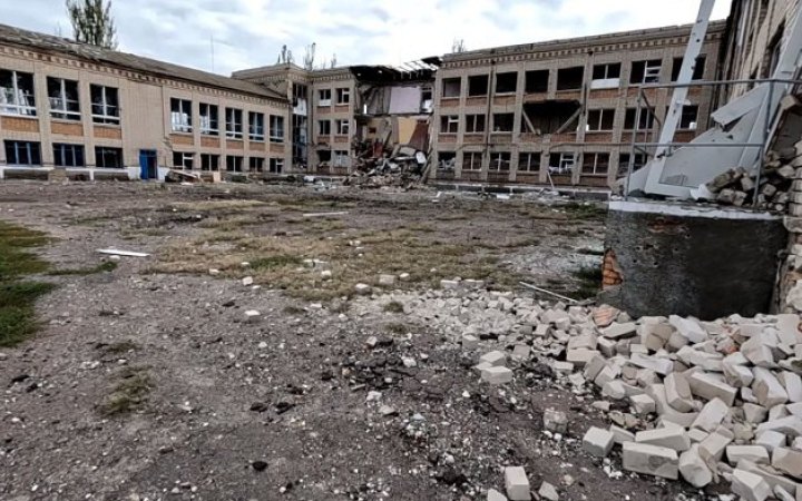 Унаслідок ворожих обстрілів Херсонщини пошкоджені приватні будинки і освітній заклад