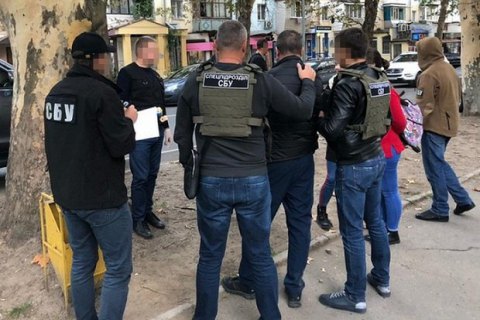 Одесский таможенник попался на взятках за оформление импортных автомобилей