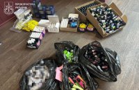 Чотирьох хмельничан підозрюють у незаконному продажі нікотинових рідин для вейпів на 12 млн грн