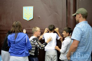 Во Врадиевке вновь готовятся к осаде РОВД, милиционеры баррикадируются щитами