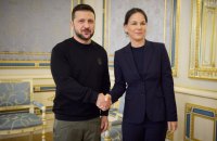 Зеленський обговорив з Бербок німецьку ініціативу щодо посилення ППО
