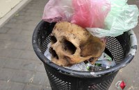 У Миколаєві у смітнику виявили давній людський череп